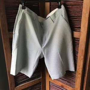 Men’s shorts- like new!